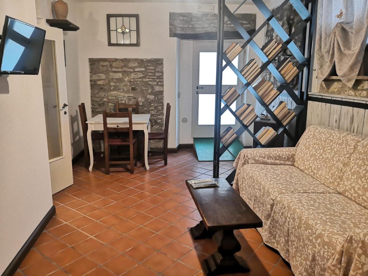 Il Torrione Bed & Breakfast กัสติลโยเน เดล ลาโก ภายนอก รูปภาพ