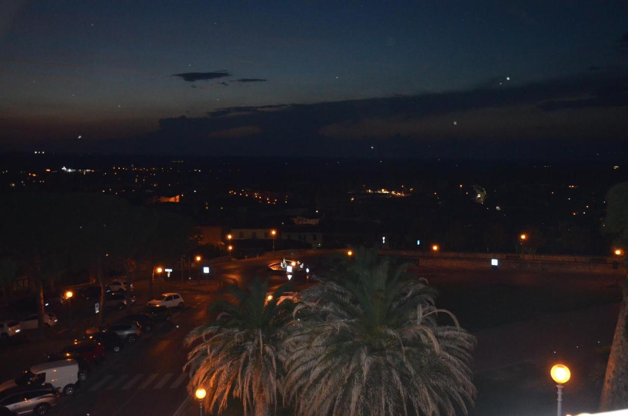 Il Torrione Bed & Breakfast กัสติลโยเน เดล ลาโก ภายนอก รูปภาพ